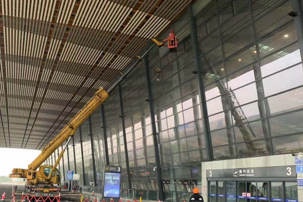 荔湾玻璃幕墙维护和保养